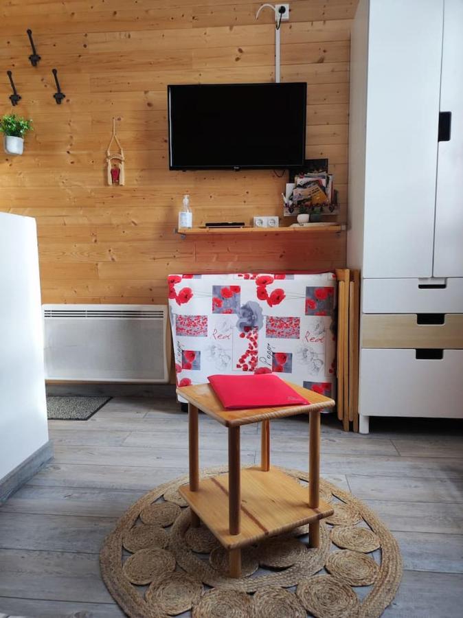 Le Petit Nid Rouge Apartment Ustou Exterior photo